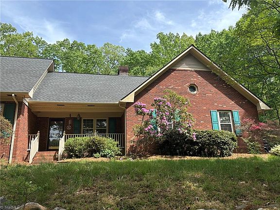 4th image of 421 Inwood Rd