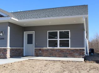 844 Prairie Gdns UNIT 24, Kewaskum, WI 53040