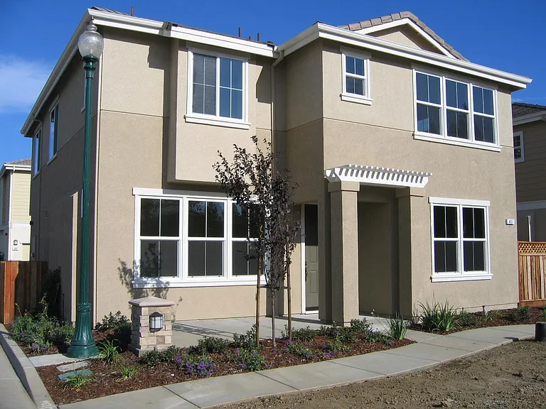 401 Toyon Ln — Photo 1
