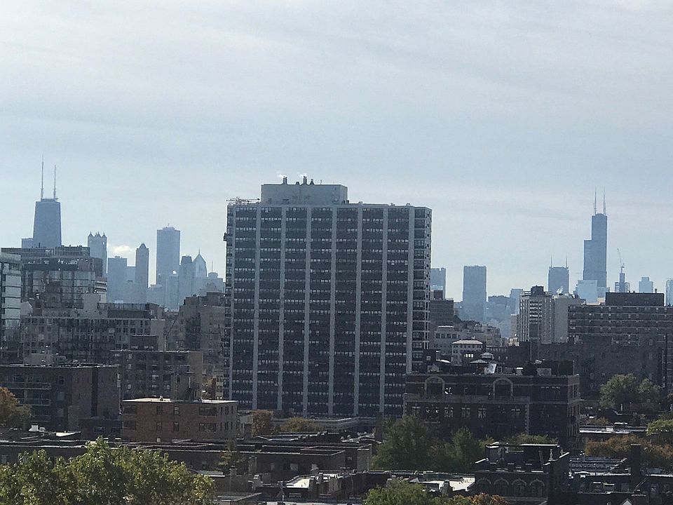 2nd image of 555 W Cornelia Ave APT 1212
