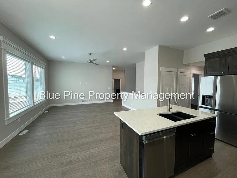 6047 Cedarwood Ln — Photo 4