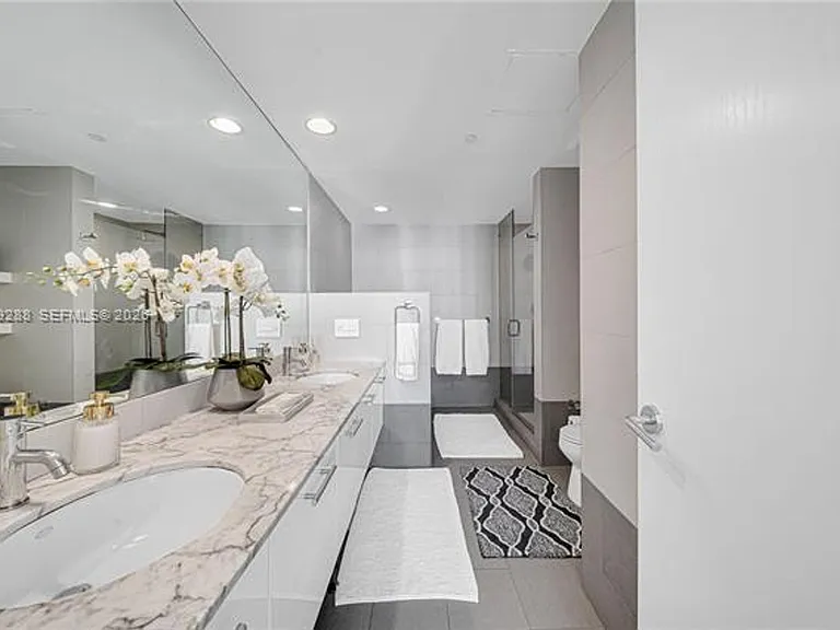 55 SE 6th St #1803 — Photo 29