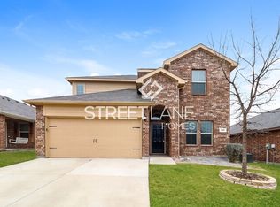652 Creekview Dr, Azle, TX 76020