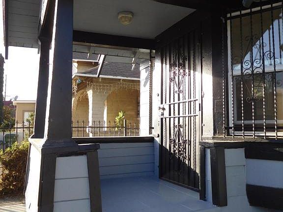 2nd image of 709 W 43rd St