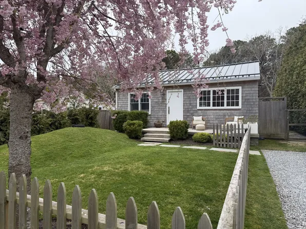 93 Mulford Ln, Amagansett, NY 11930