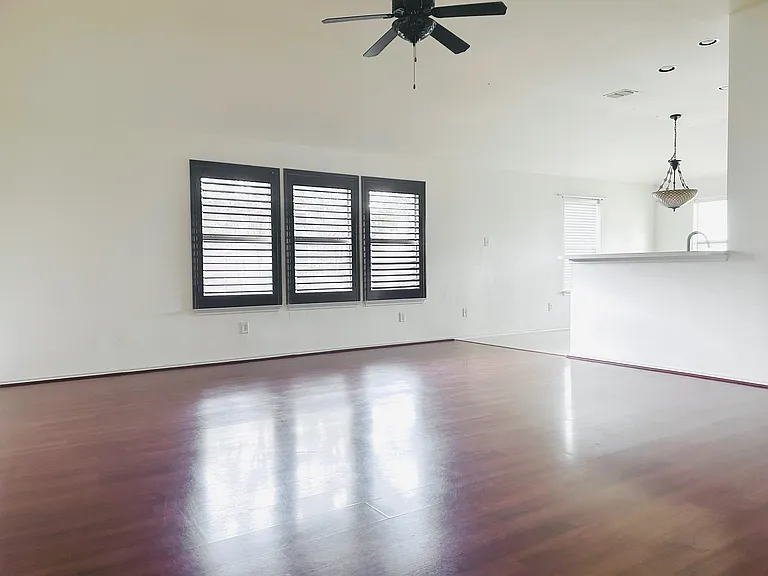 704 Corral St — Photo 2
