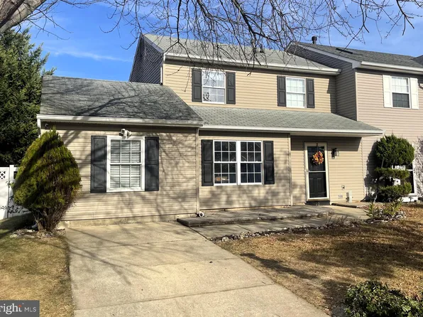 22 Harvest Ln, Sicklerville, NJ 08081
