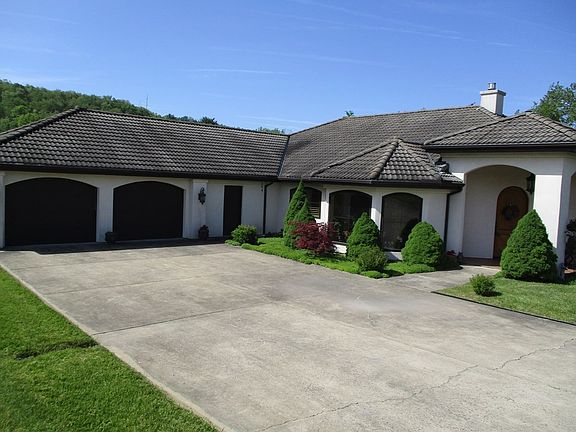 4th image of 25 Bowood Dr