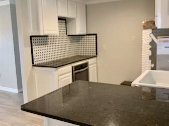 3rd image of 4329 N Grandview Ave