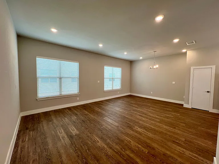 714 N Plano Rd — Photo 11