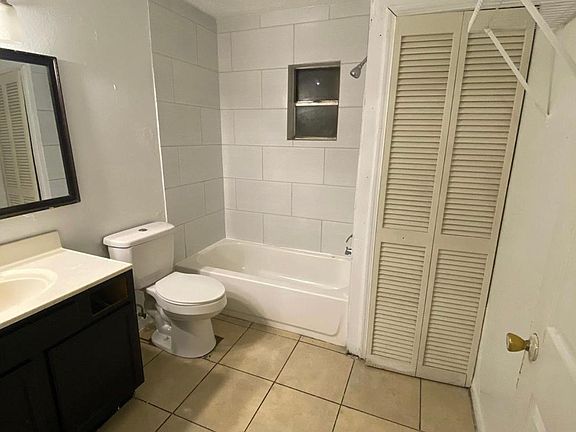 3rd image of 912 Pine Ave #B