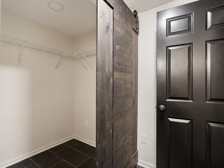 1040 Brookwood Dr — Photo 24
