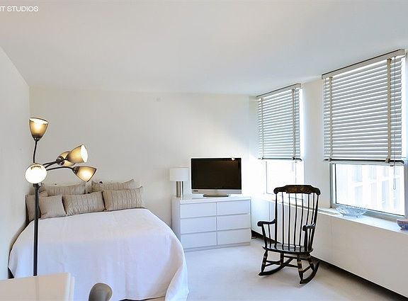 3rd image of 2626 N Lakeview Ave APT 510