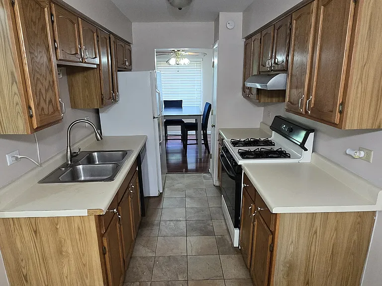 388 E Forest Knoll Dr — Photo 16