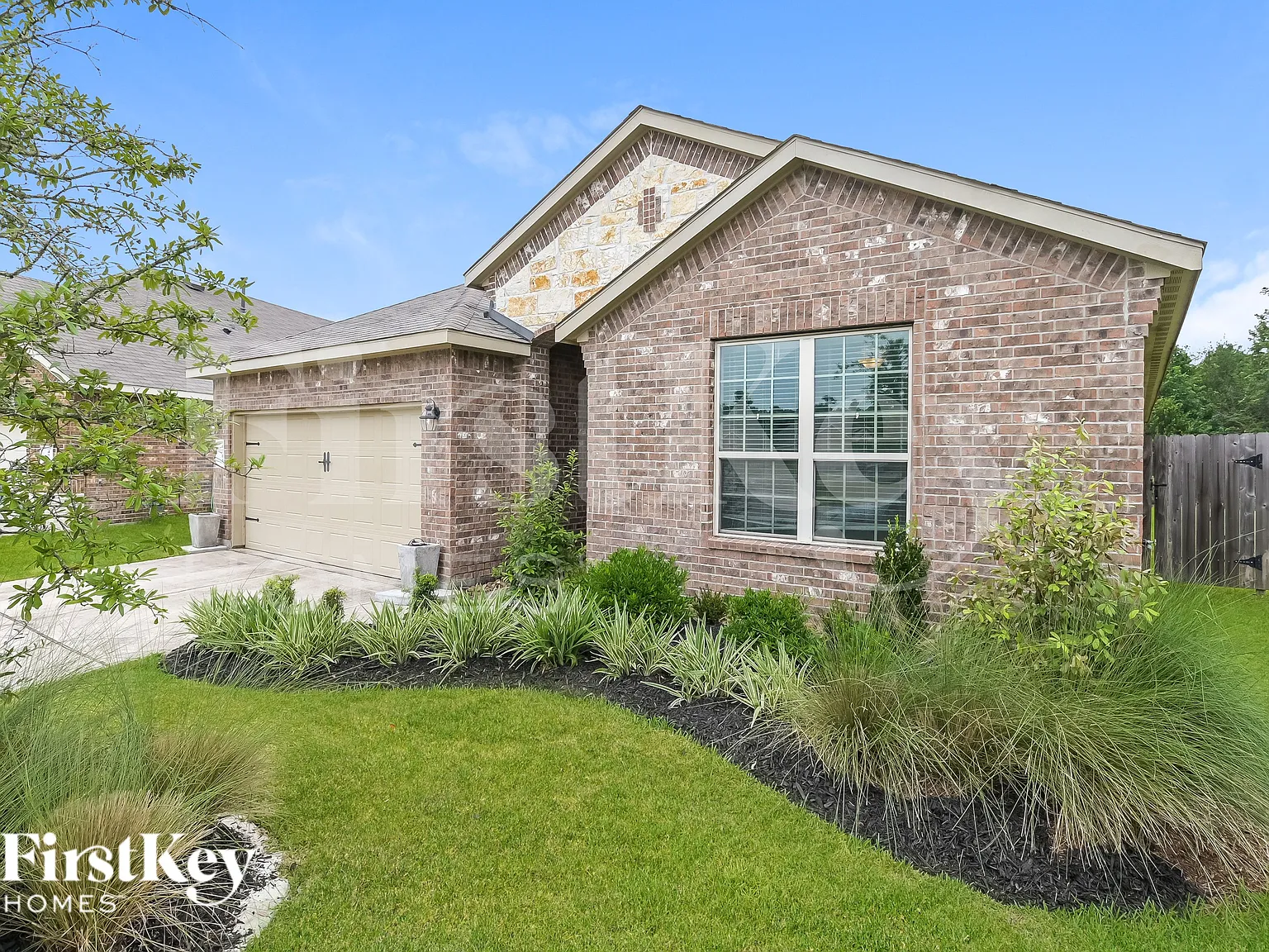 4 bed, 3.0 bath, 2438 sqft, $2,730 — Photo 2