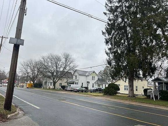 4th image of 2120 S Burdick St