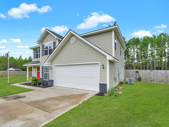 3rd image of 250 Pineview Drive Se