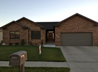 6001 Chatsworth Ln, Lincoln, NE 68516