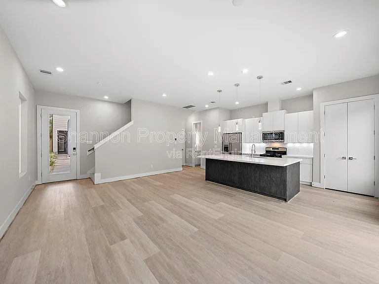 24 Bucan St #B — Photo 10