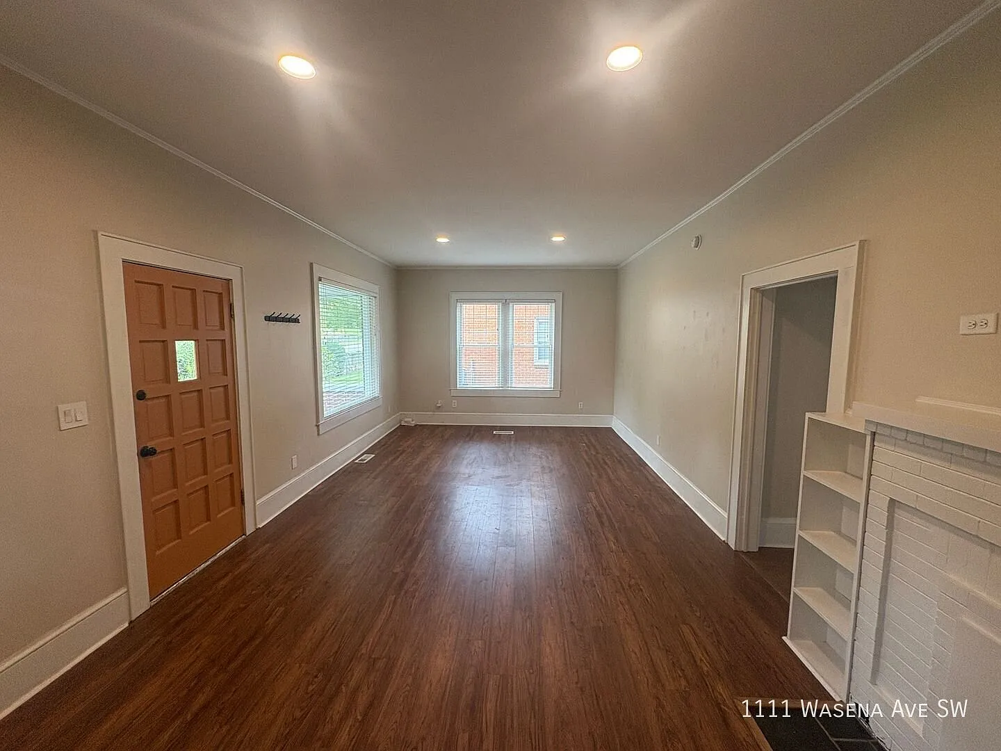 2 Bedroom | 1 Bath | Spacious Living Area | Central Air — Photo 2