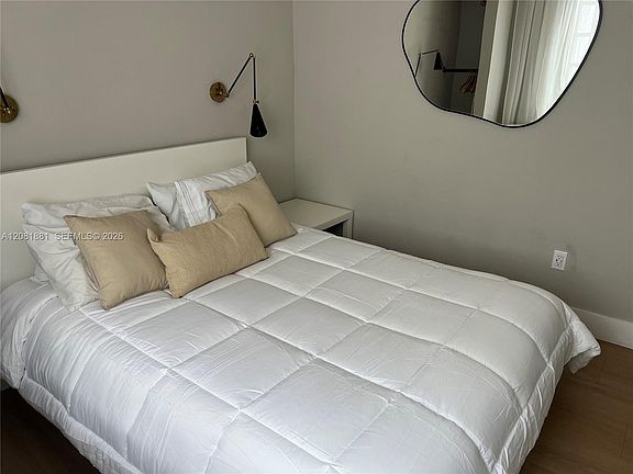 4th image of 750 Collins Ave APT 206