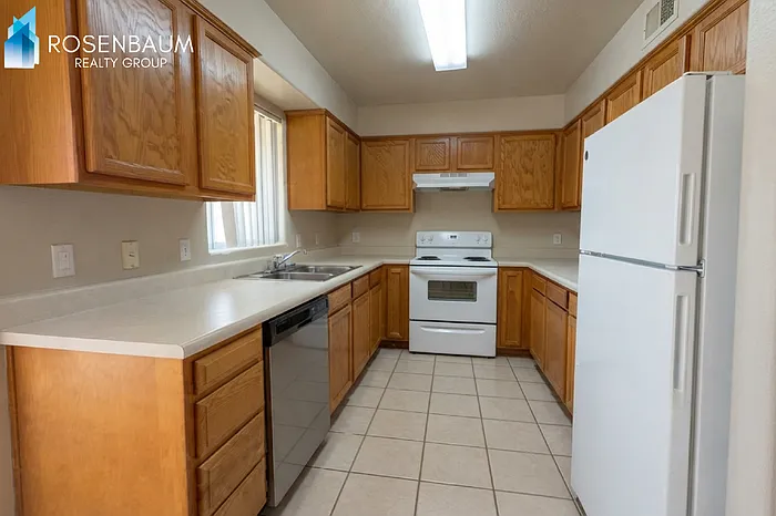2 bed, 2.0 bath, 1084 sqft, $1,200 — Photo 2