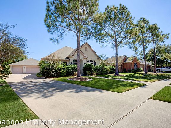 3rd image of 111 Bending Brook Ln