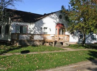 8 Palm St, Three Oaks, MI 49128