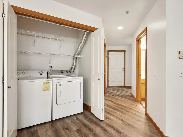 2-Bedroom Apartment for Rent at North Admiral Court - West Seattle — Photo 9