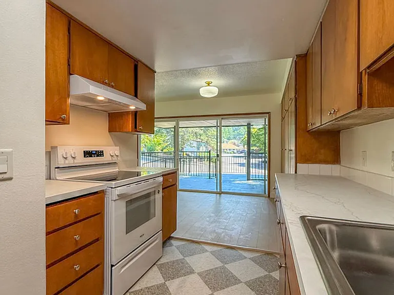Kingcity Apartments — Photo 5