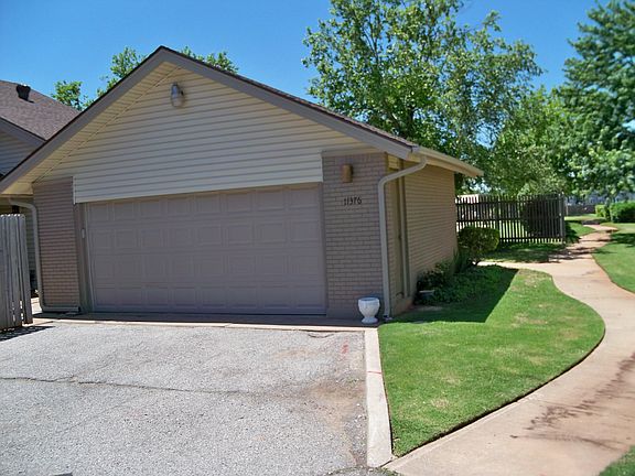 3rd image of 11376 Benttree Cir