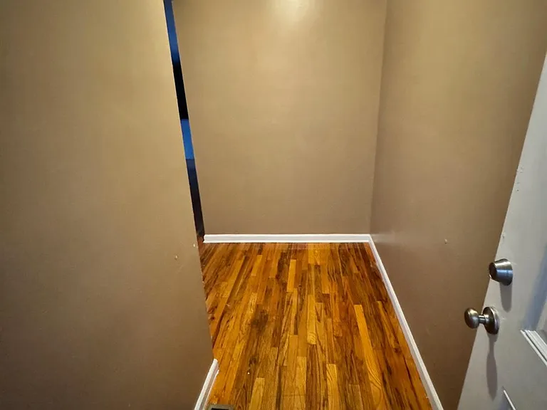 27 Alexander St — Photo 2