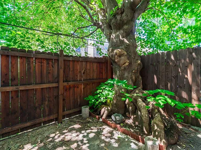 2208 Montrose St — Photo 10