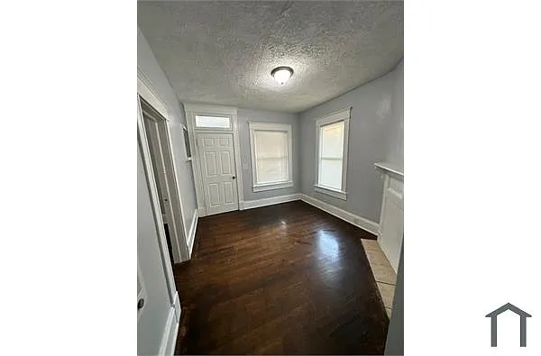 Building Photo - 1555 W 7th St