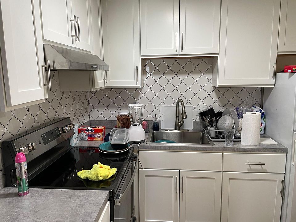 2nd image of 720 Bennington St #U305