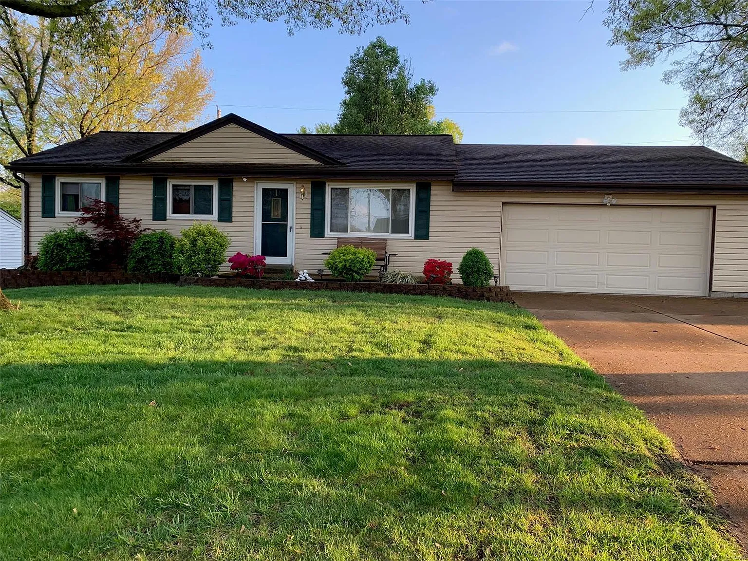 154 E Marseille Dr photo 1