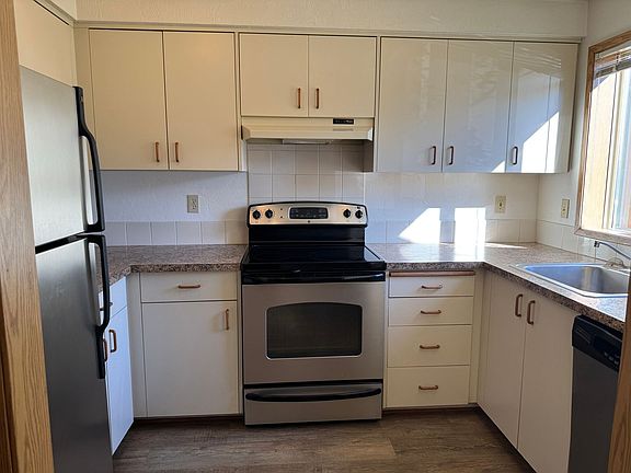 3rd image of 1609 Adkins St #1