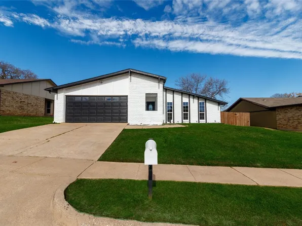 3821 Aspenwood Dr, Bedford, TX 76021