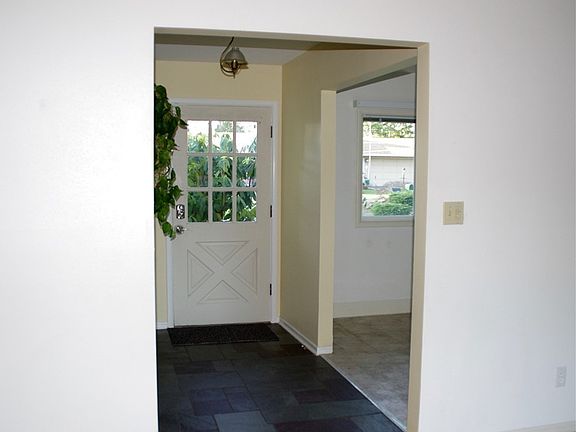 2nd image of 11323 Loma Pl SW