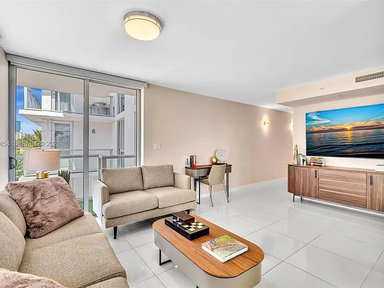 9901 E Bay Harbor Dr #403 — Photo 9