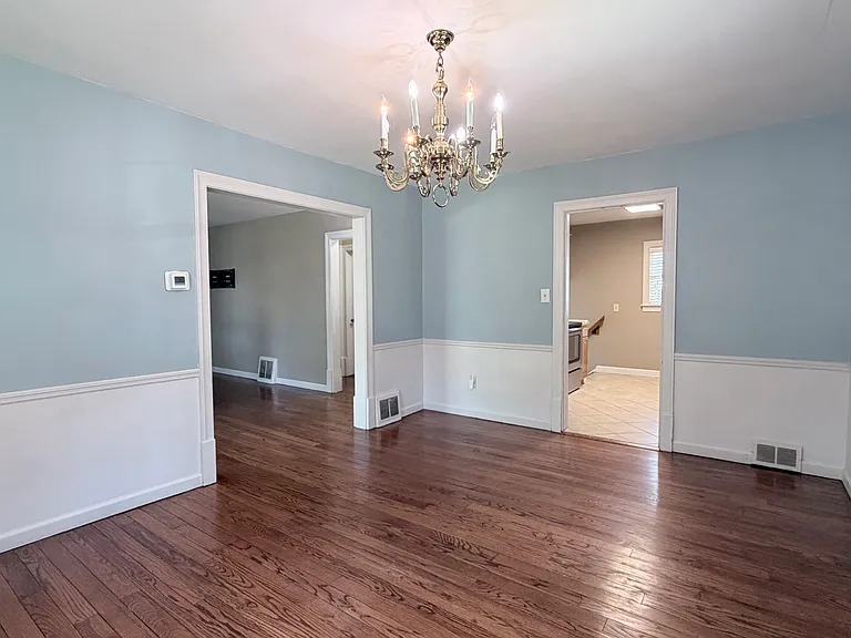 555 S Ruston Ave — Photo 5