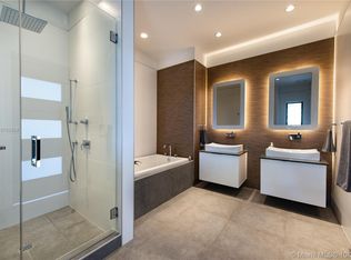 1215 Diplomat Pkwy, Hollywood, FL 33019