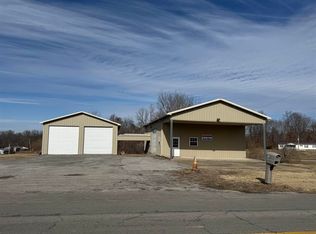 1310 McLeod Ln, Madisonville, KY 42431