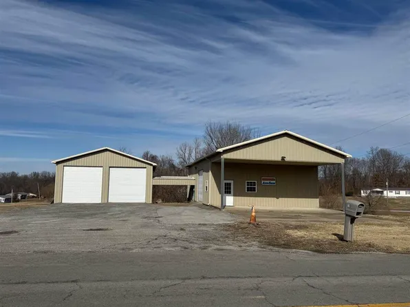 1310 McLeod Ln, Madisonville, KY 42431