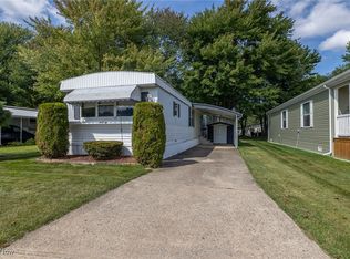 32 Sycamore Dr, Olmsted Falls, OH