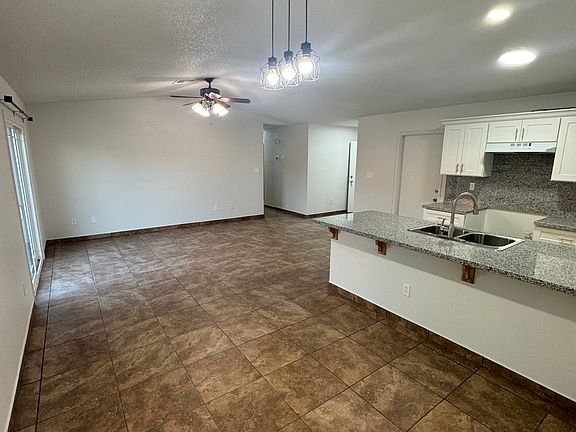 3rd image of 1820 Verbena Dr