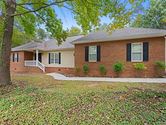 2nd image of 920 Holly Knoll Dr