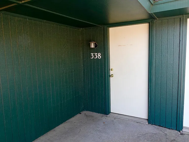 338 S Sooner Trl — Photo 2