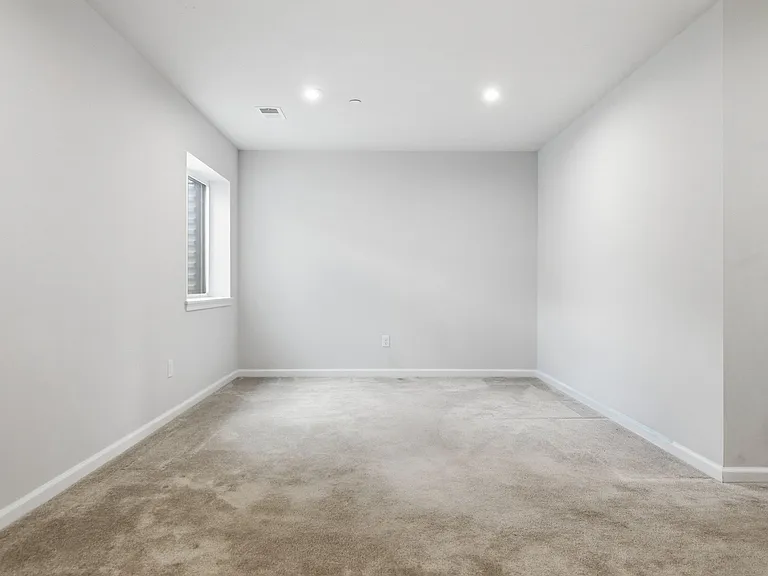 233 Chesna Dr — Photo 23