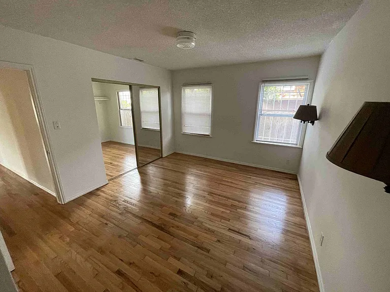 2946 S Beverly Dr — Photo 12